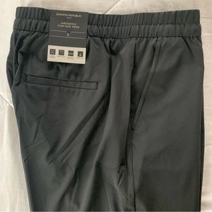 BANANA REPUBLIC Black Airstretch Tapered Pant